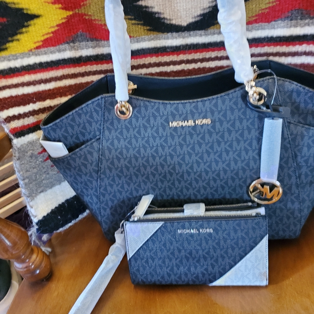 Michael Kors Chain Logo Bag